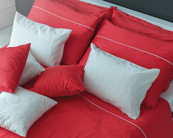 posteljnina basic rdeča okrasni vzglavnik