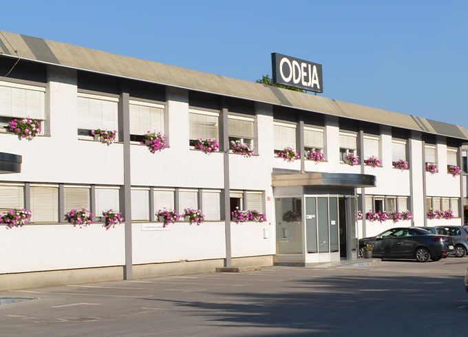 tovarna odeja image slika blog