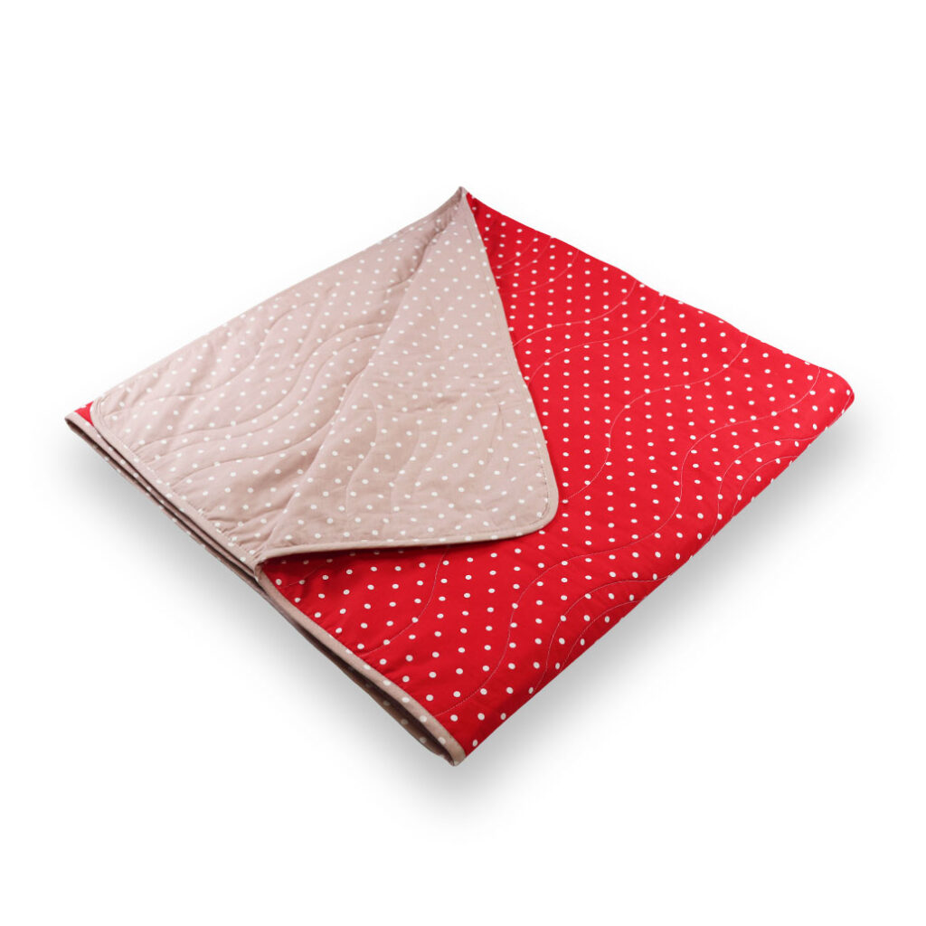 poletna odeja pikapoka rdeča