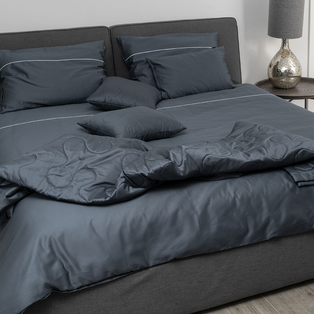 satenasta posteljnina basic antracit 44