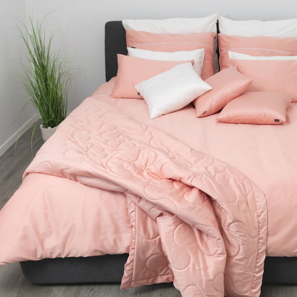 satenasta posteljnina basic puder roza 45