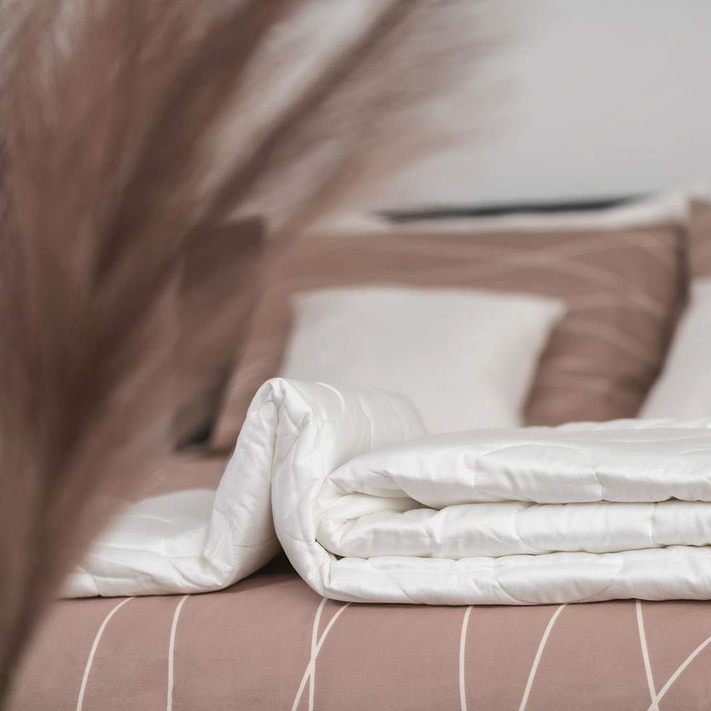 satenasta posteljnina anikka val svetlo rjava 3