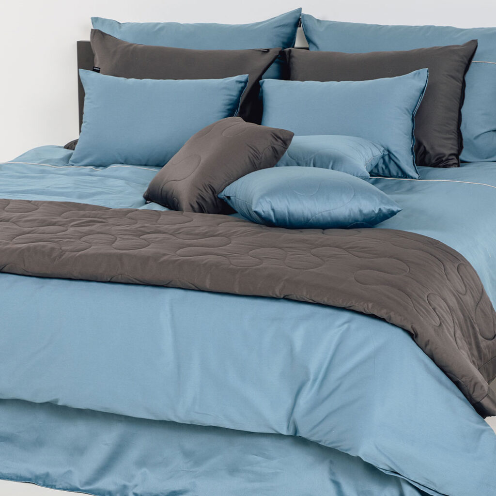 enobarvna posteljnina basic svetlo modra 3