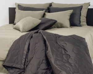 enobarvna posteljnina basic sivo zelena 9