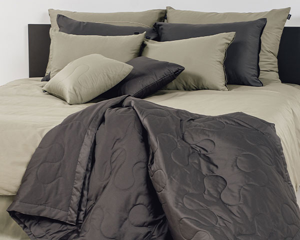 enobarvna posteljnina basic sivo zelena 9