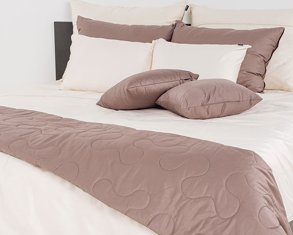 enobarvna posteljnina basic temno rjava 9