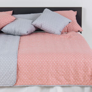 posteljnina pikapoka roza siva okrasna blazina 1