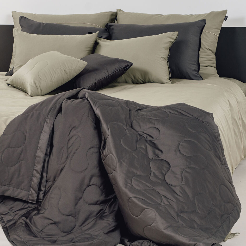 enobarvna posteljnina basic sivo zelena 5