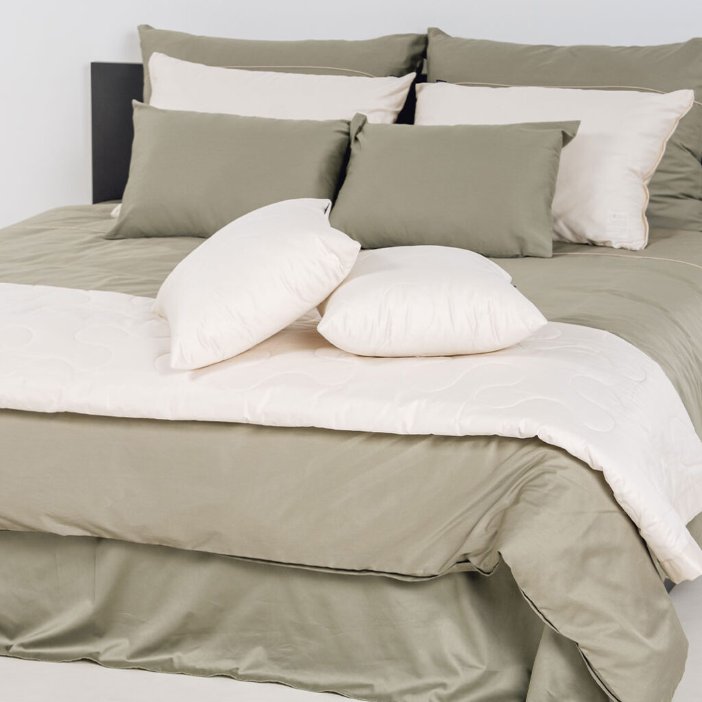 enobarvna posteljnina basic sivo zelena 4