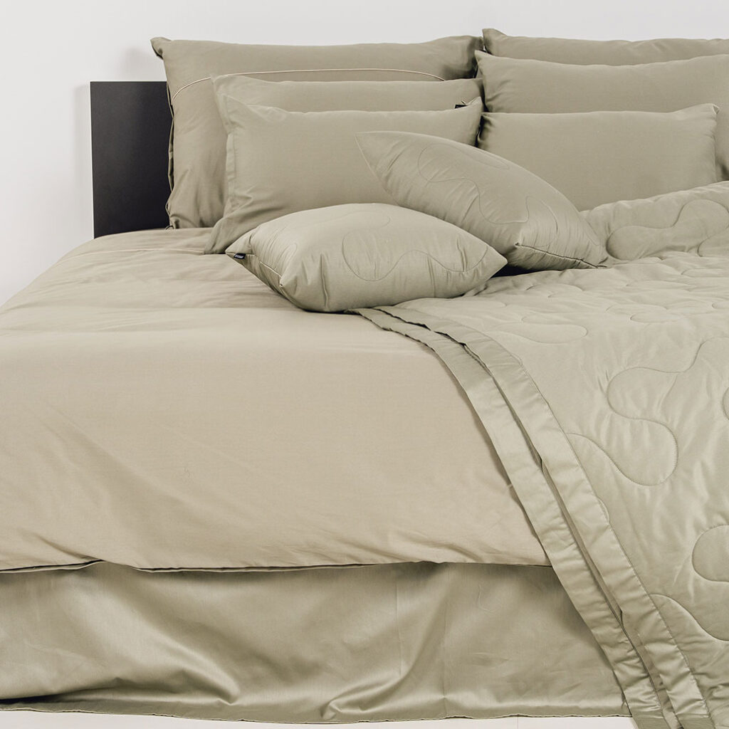 enobarvna posteljnina basic sivo zelena 2