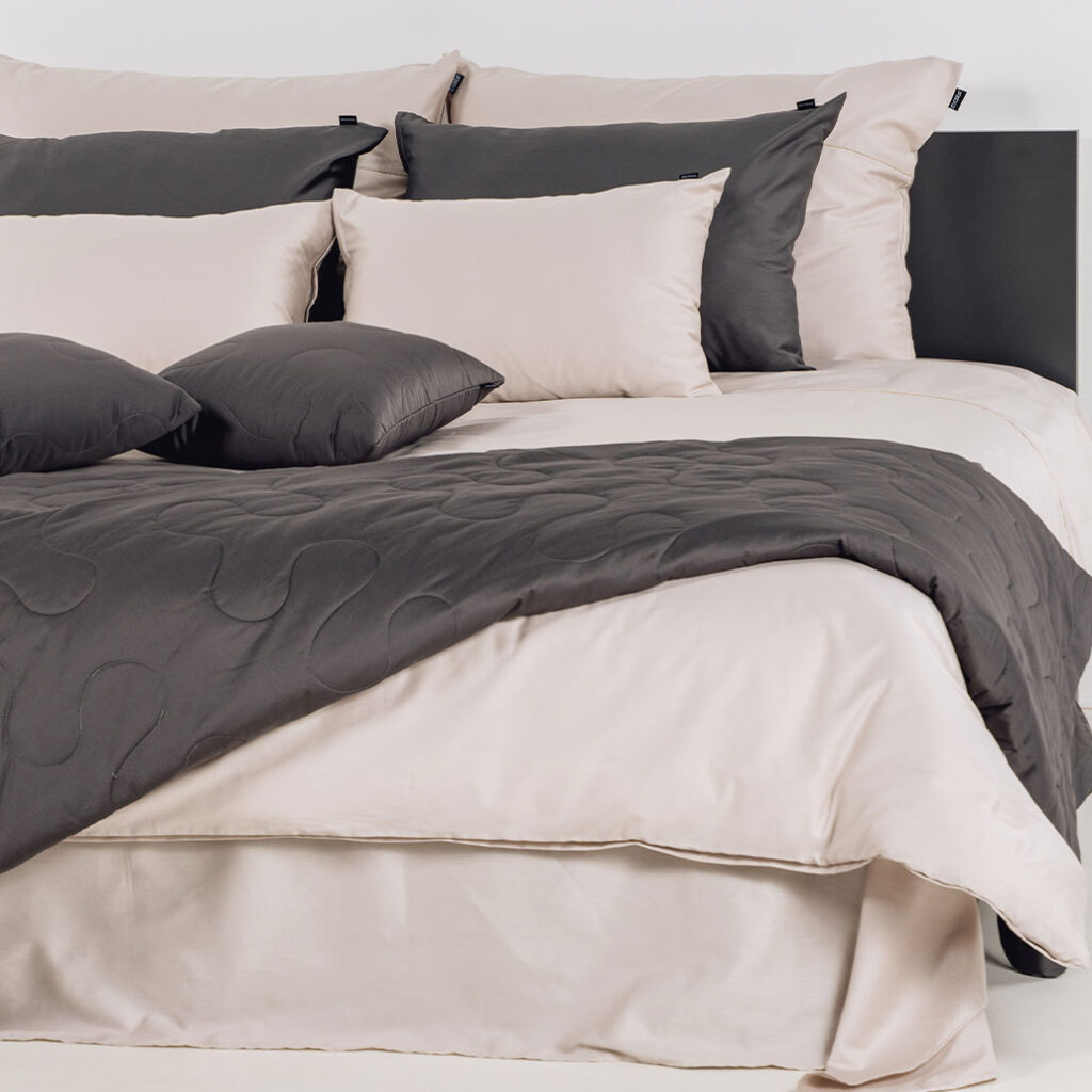 enobarvna posteljnina basic srebrno siva 6
