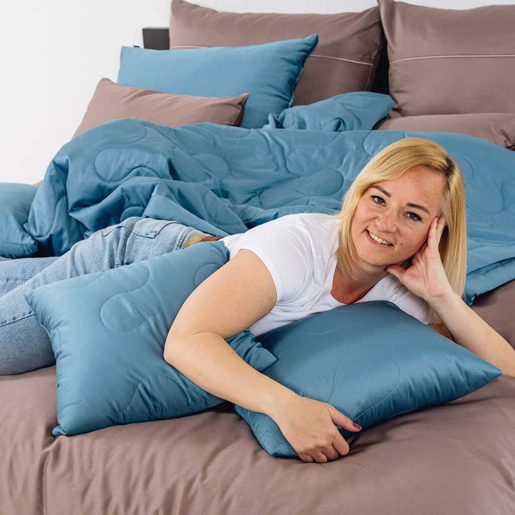 enobarvna posteljnina basic temno rjava 1