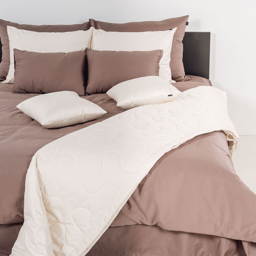 enobarvna posteljnina basic temno rjava 2