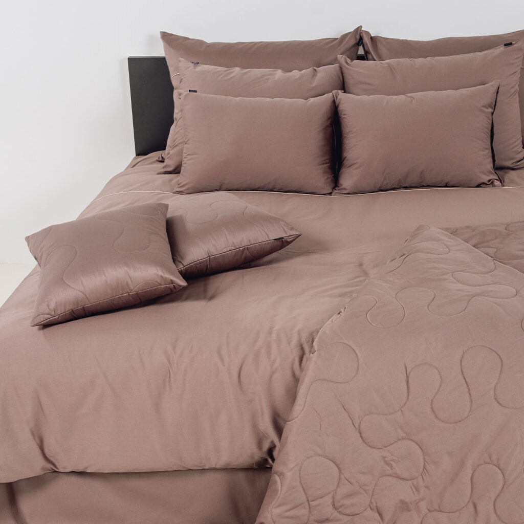 enobarvna posteljnina basic temno rjava 3