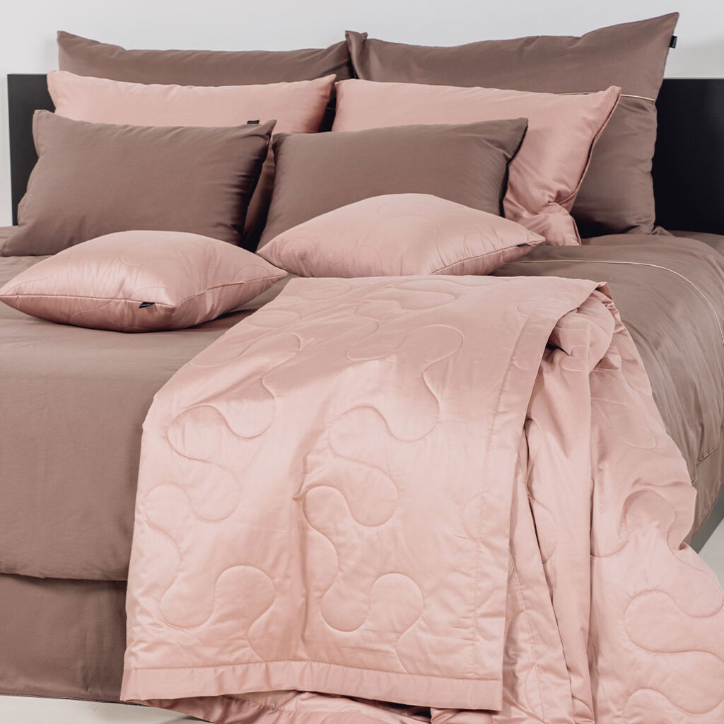 enobarvna posteljnina basic temno rjava 4