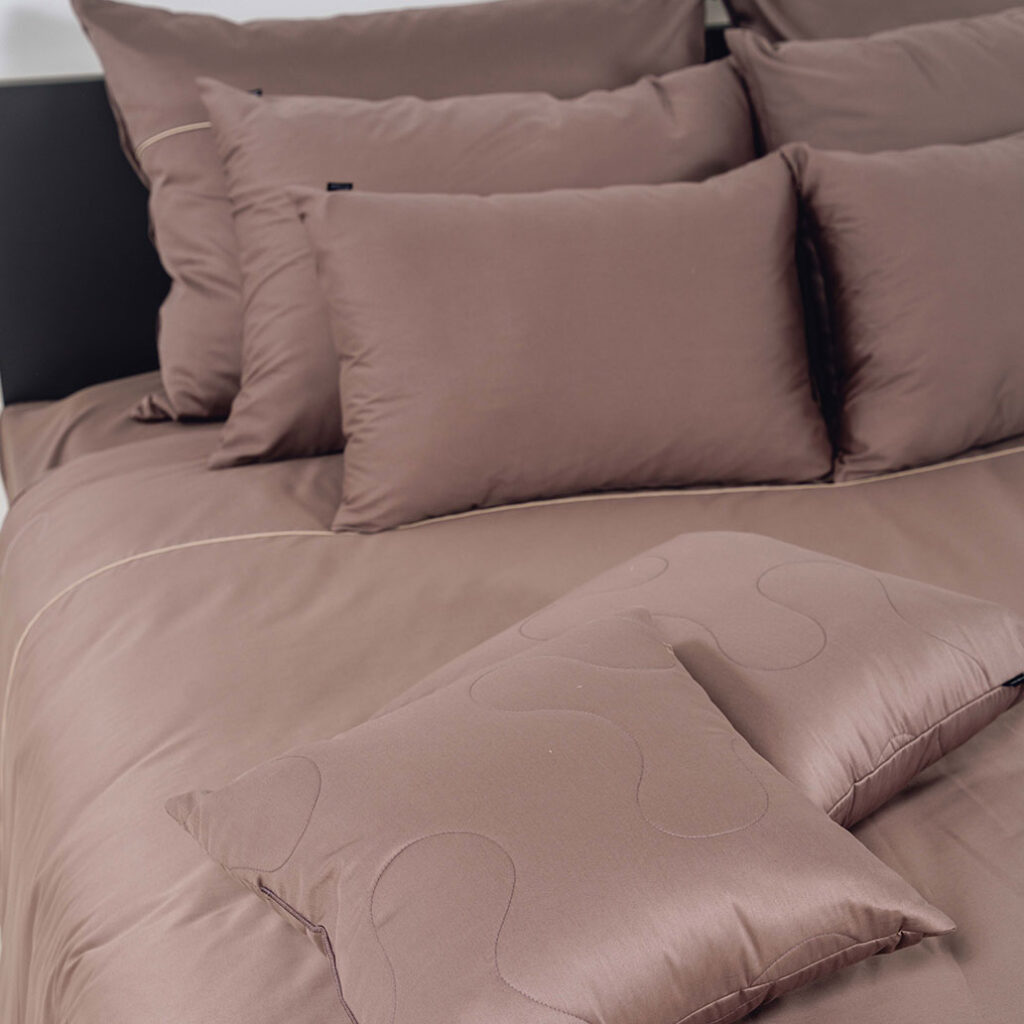 enobarvna posteljnina basic temno rjava 5