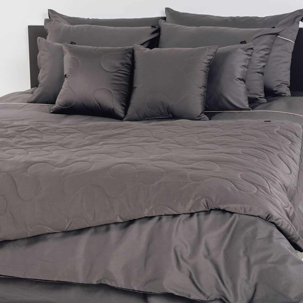 enobarvna posteljnina basic temno siva 3