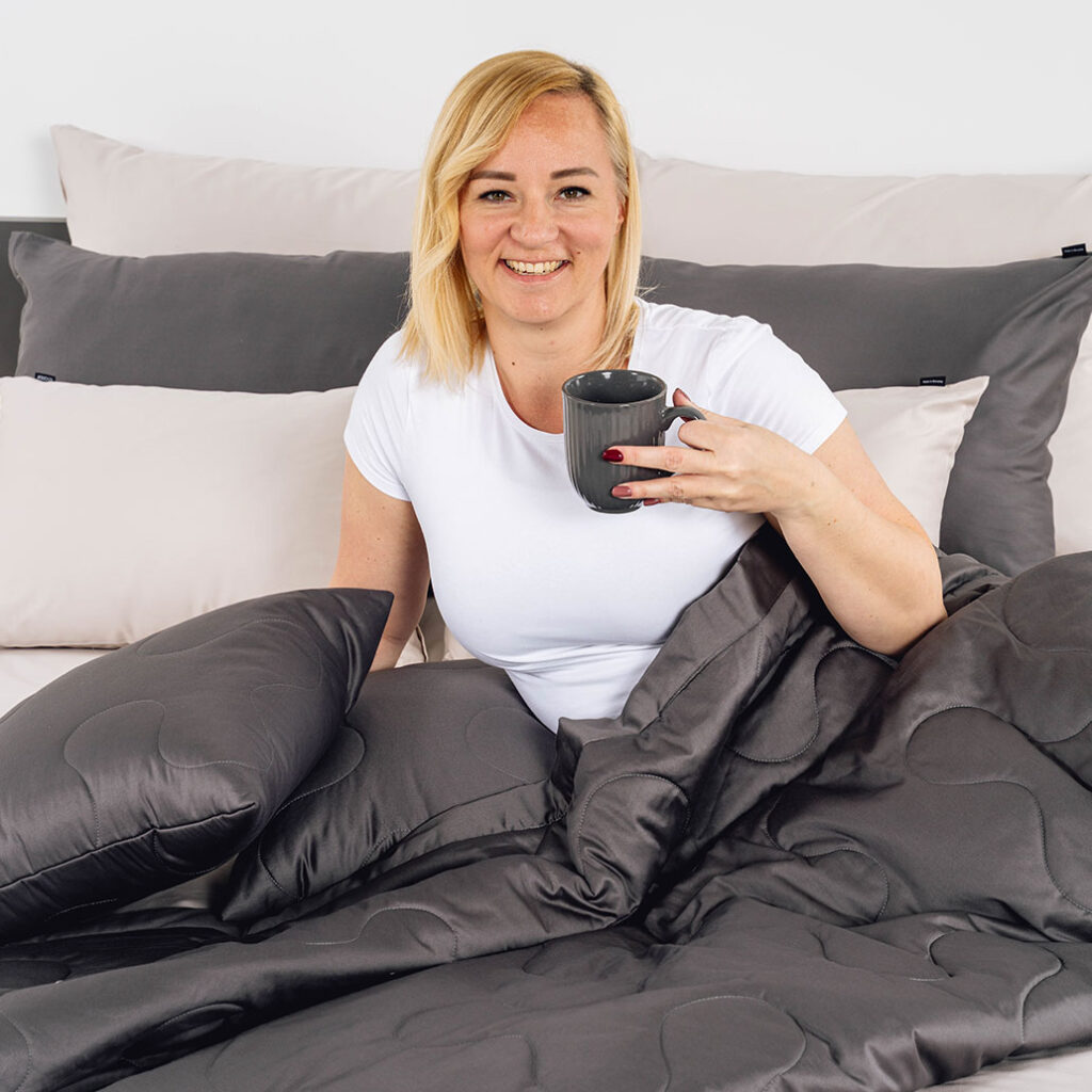 enobarvna posteljnina basic temno siva 7