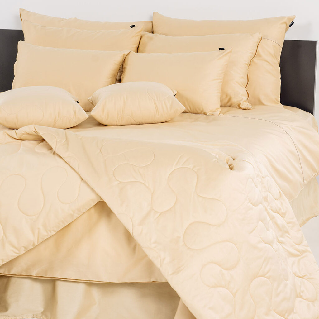 enobarvna posteljnina basic zlata 1