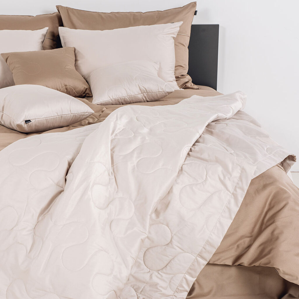 enobarvna posteljnina basic zlato rjava 3