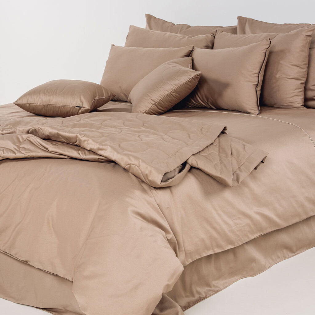 enobarvna posteljnina basic zlato rjava 4