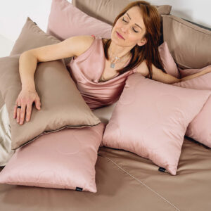 enobarvna posteljnina basic zlato rjava 1