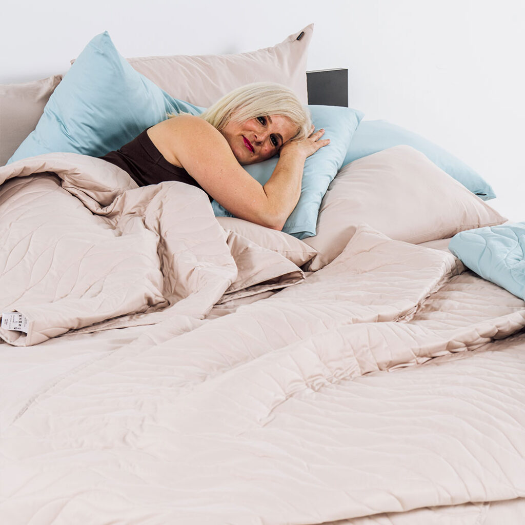 posteljnina organic lia rjava 1