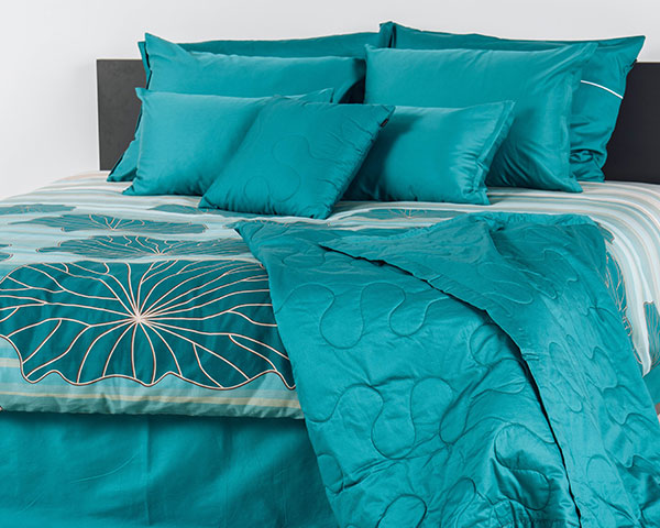 posteljnina saten mist teal 2