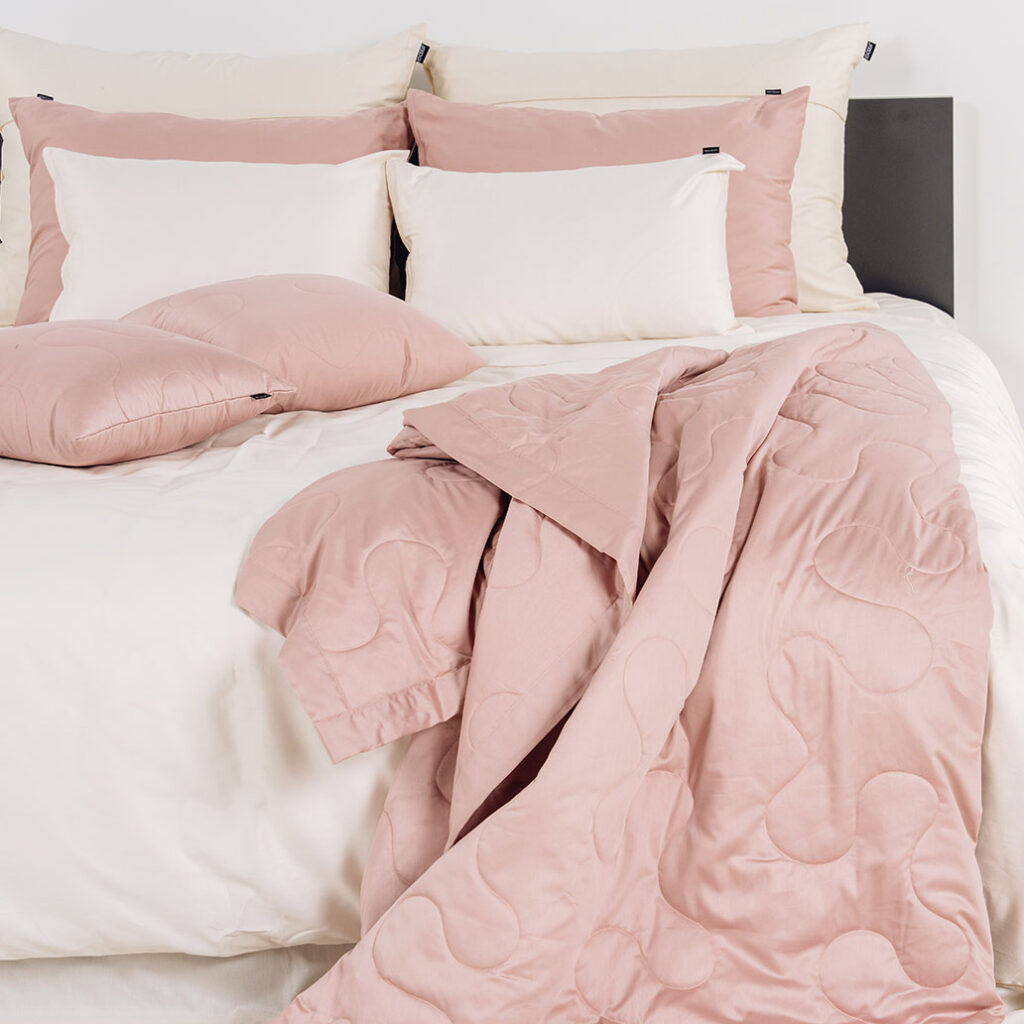 enobarvna posteljnina basic srebrno vanilija 1